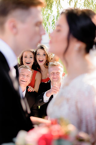 Why Choose a Roaming Band in England for Your Wedding Party?